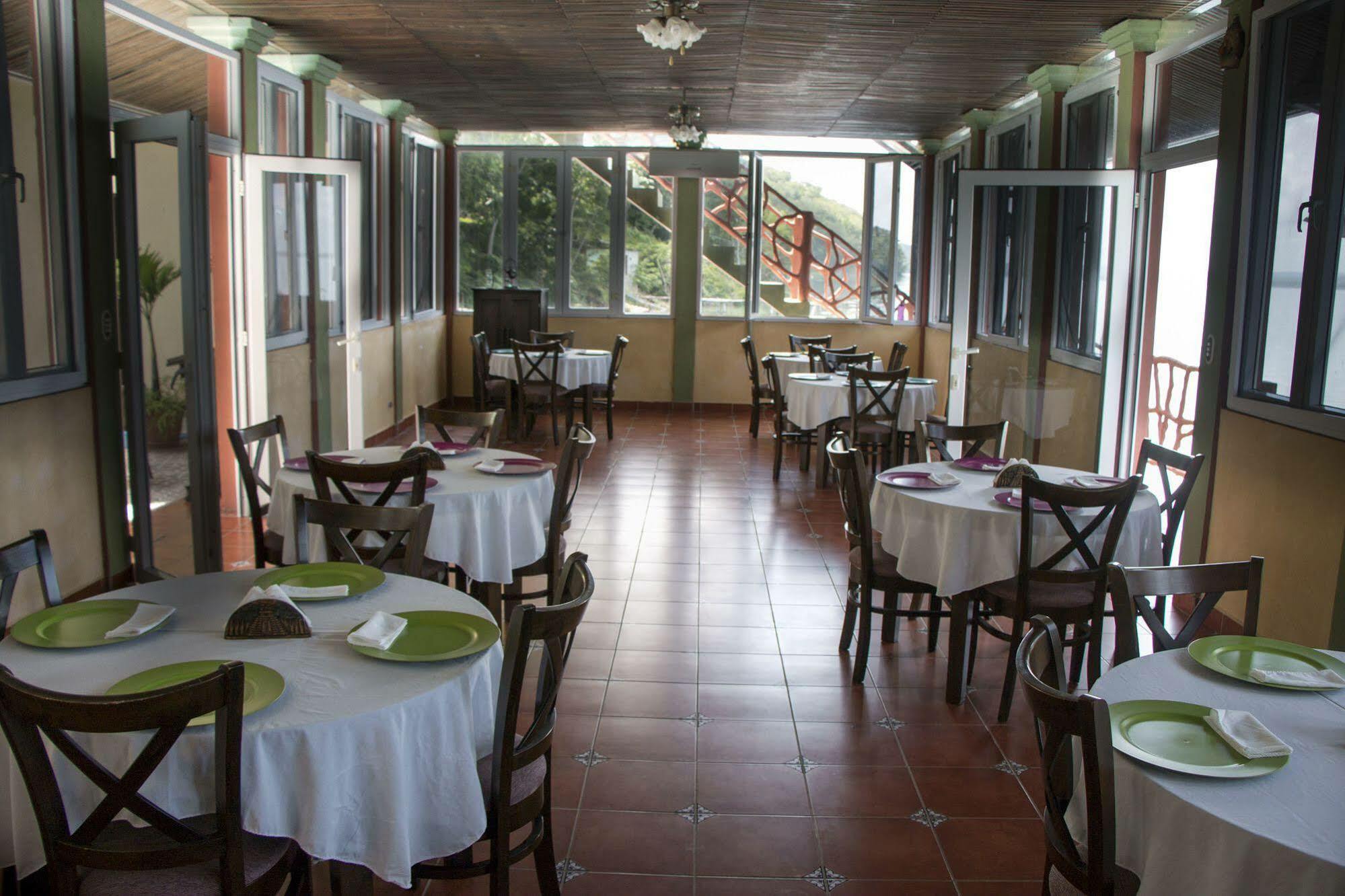 Hotel Ribiera Del Lago Peten Itza San Roman Bagian luar foto