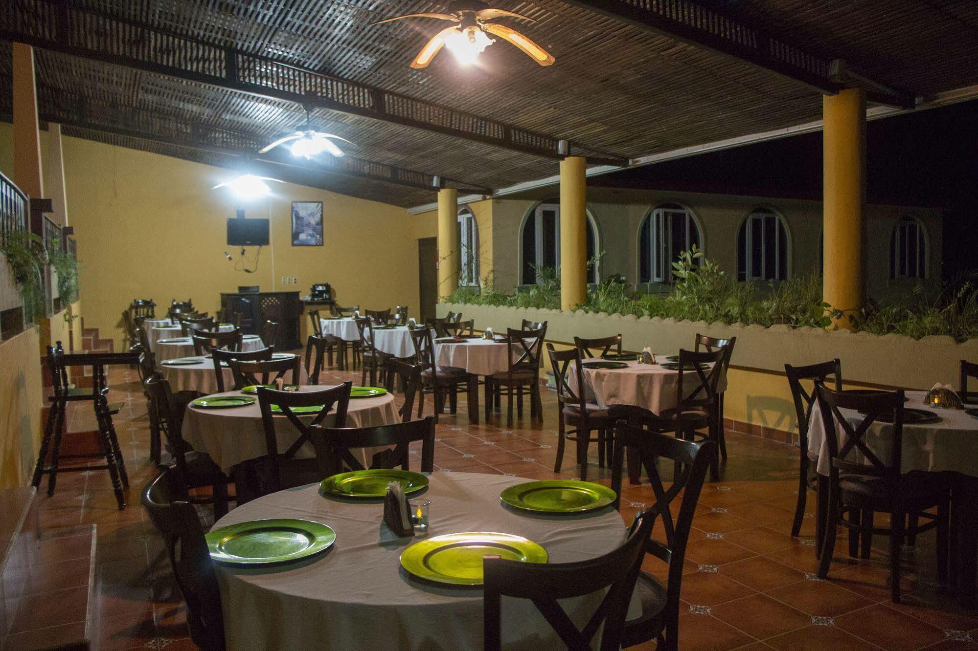 Hotel Ribiera Del Lago Peten Itza San Roman Bagian luar foto