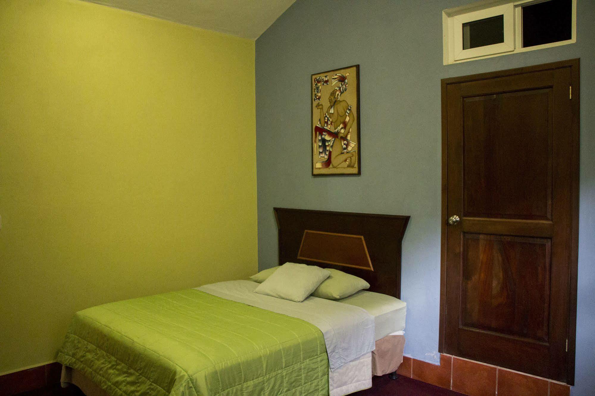 Hotel Ribiera Del Lago Peten Itza San Roman Bagian luar foto