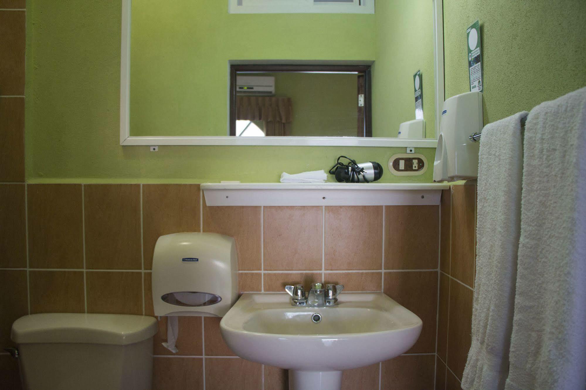 Hotel Ribiera Del Lago Peten Itza San Roman Bagian luar foto