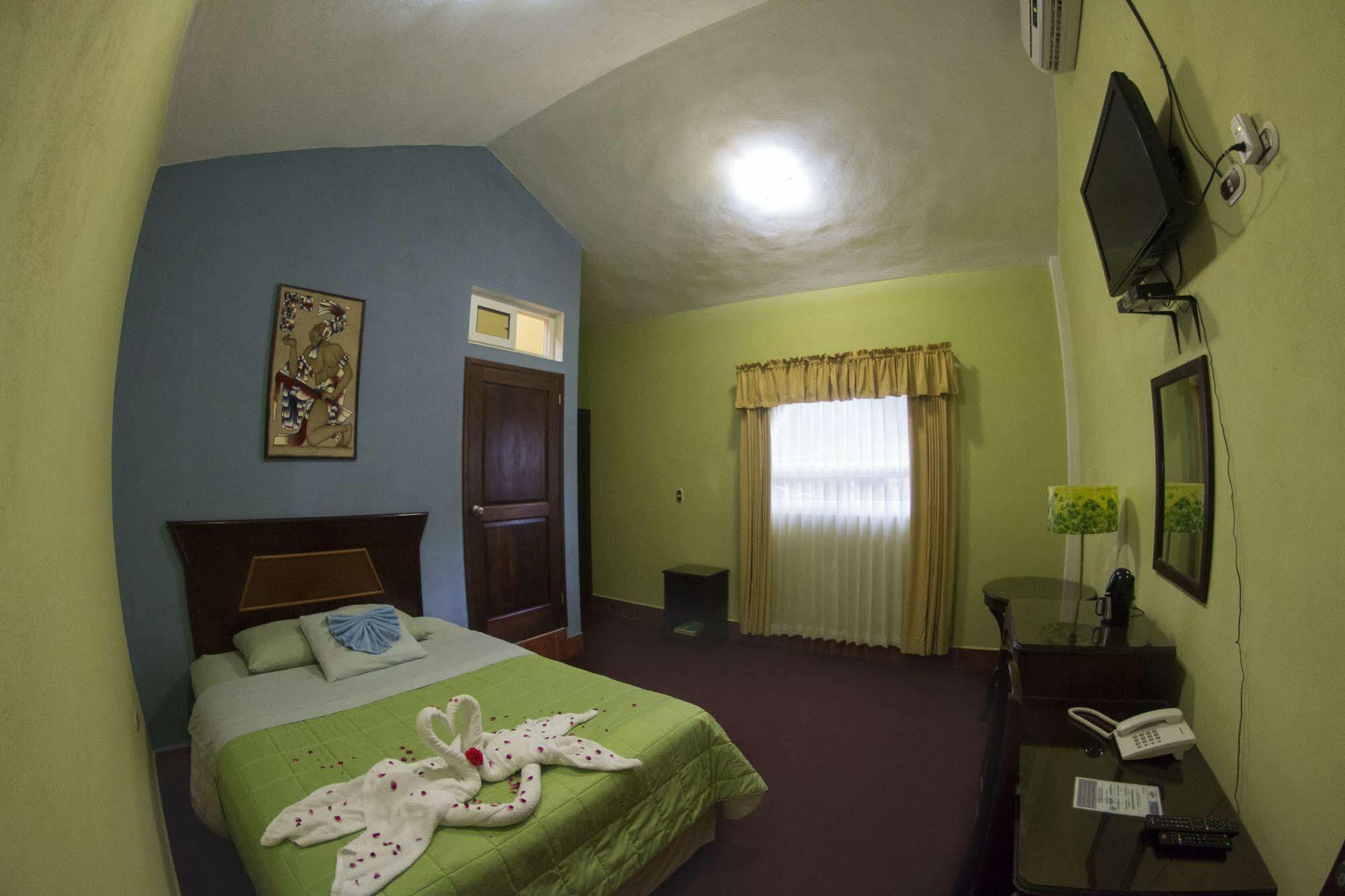 Hotel Ribiera Del Lago Peten Itza San Roman Bagian luar foto