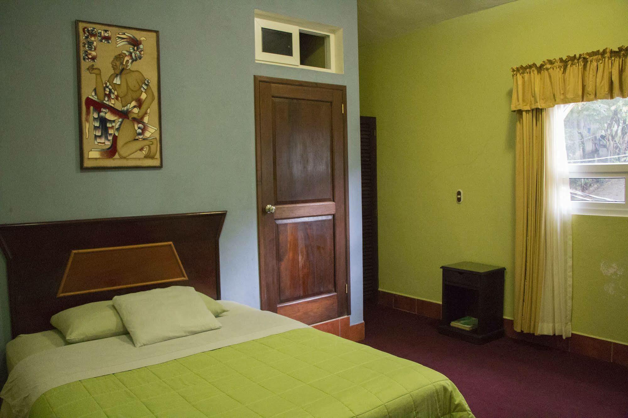 Hotel Ribiera Del Lago Peten Itza San Roman Bagian luar foto